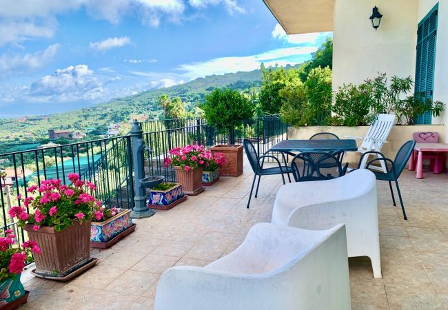 Villa in Massa Lubrense - AMORE RENTALS - Villa Stone on the Sea with Private Pool and Garden Villa in Massa Lubrense - AMORE RENTALS - Villa Stone on the Sea with Private Pool and Garden