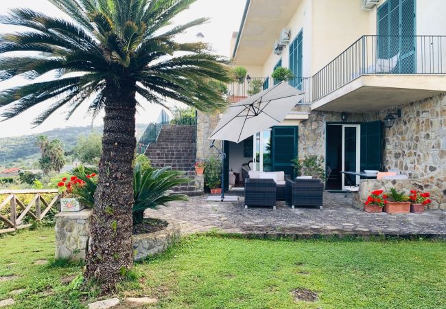 Villa in Massa Lubrense - AMORE RENTALS - Villa Stone on the Sea with Private Pool and Garden Villa in Massa Lubrense - AMORE RENTALS - Villa Stone on the Sea with Private Pool and Garden