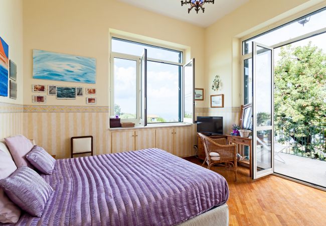 Villa in Massa Lubrense - AMORE RENTALS - Villa Stone on the Sea with Private Pool and Garden Villa in Massa Lubrense - AMORE RENTALS - Villa Stone on the Sea with Private Pool and Garden