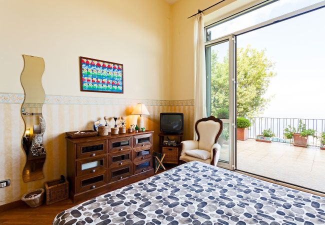 Villa in Massa Lubrense - AMORE RENTALS - Villa Stone on the Sea with Private Pool and Garden Villa in Massa Lubrense - AMORE RENTALS - Villa Stone on the Sea with Private Pool and Garden