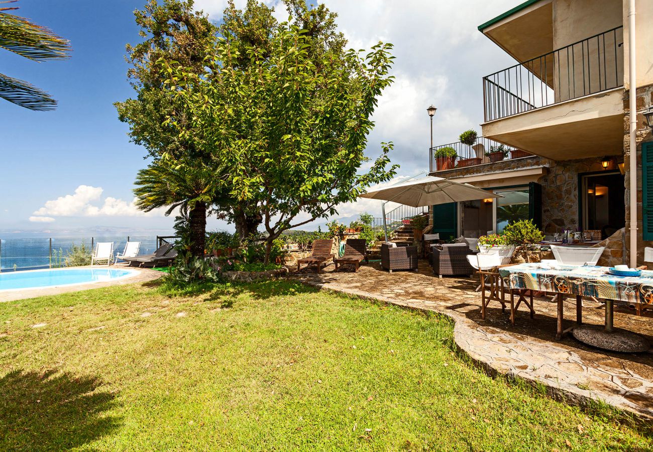 Villa in Massa Lubrense - AMORE RENTALS - Villa Stone on the Sea with Private Pool and Garden