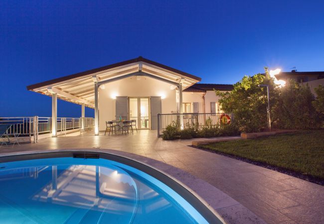 Villa/Dettached house in Campagnatico - AMORE RENTALS - Villa Ambretta with Private Swimming Pool, Garden and Barbecue