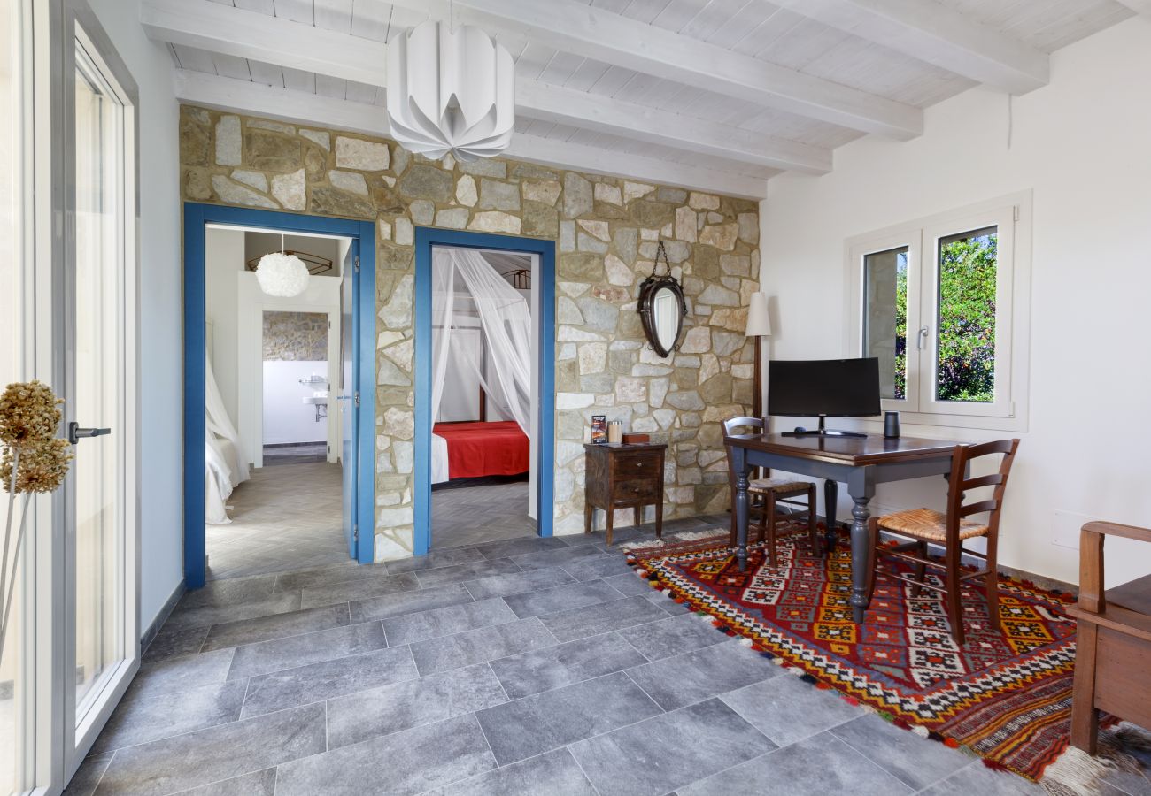 Villa in Campagnatico - AMORE RENTALS - Villa Ambretta with Private Swimming Pool, Garden and Barbecue