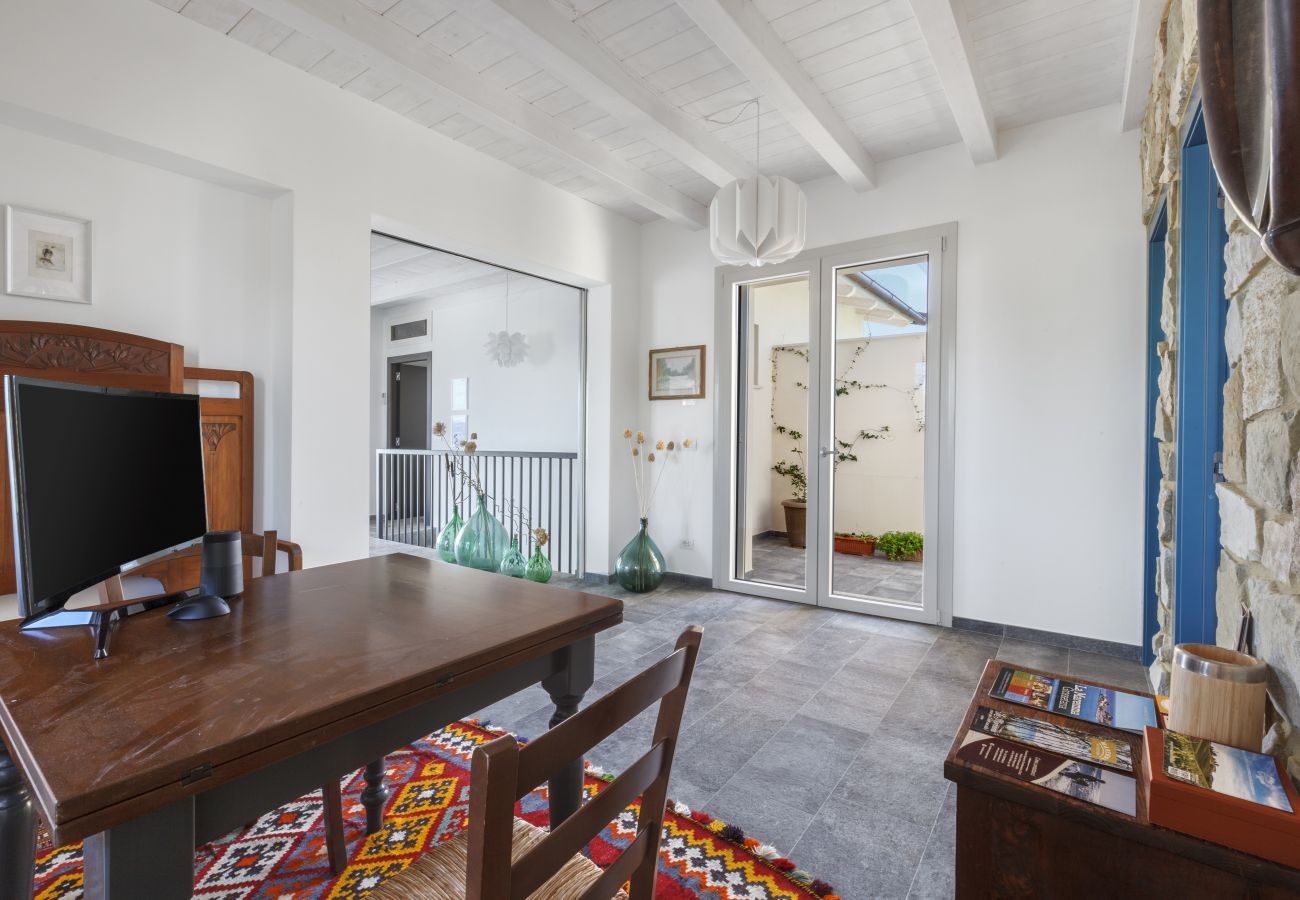 Villa in Campagnatico - AMORE RENTALS - Villa Ambretta with Private Swimming Pool, Garden and Barbecue