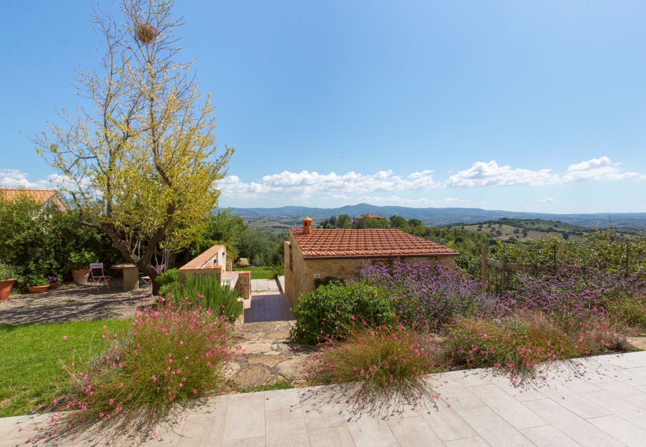 Villa in Campagnatico - AMORE RENTALS - Villa Ambretta with Private Swimming Pool, Garden and Barbecue