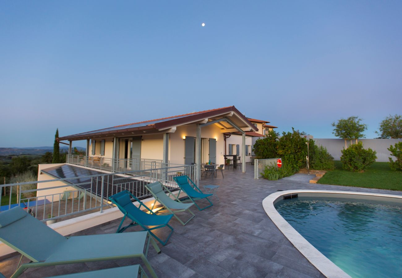 Villa in Campagnatico - AMORE RENTALS - Villa Ambretta with Private Swimming Pool, Garden and Barbecue
