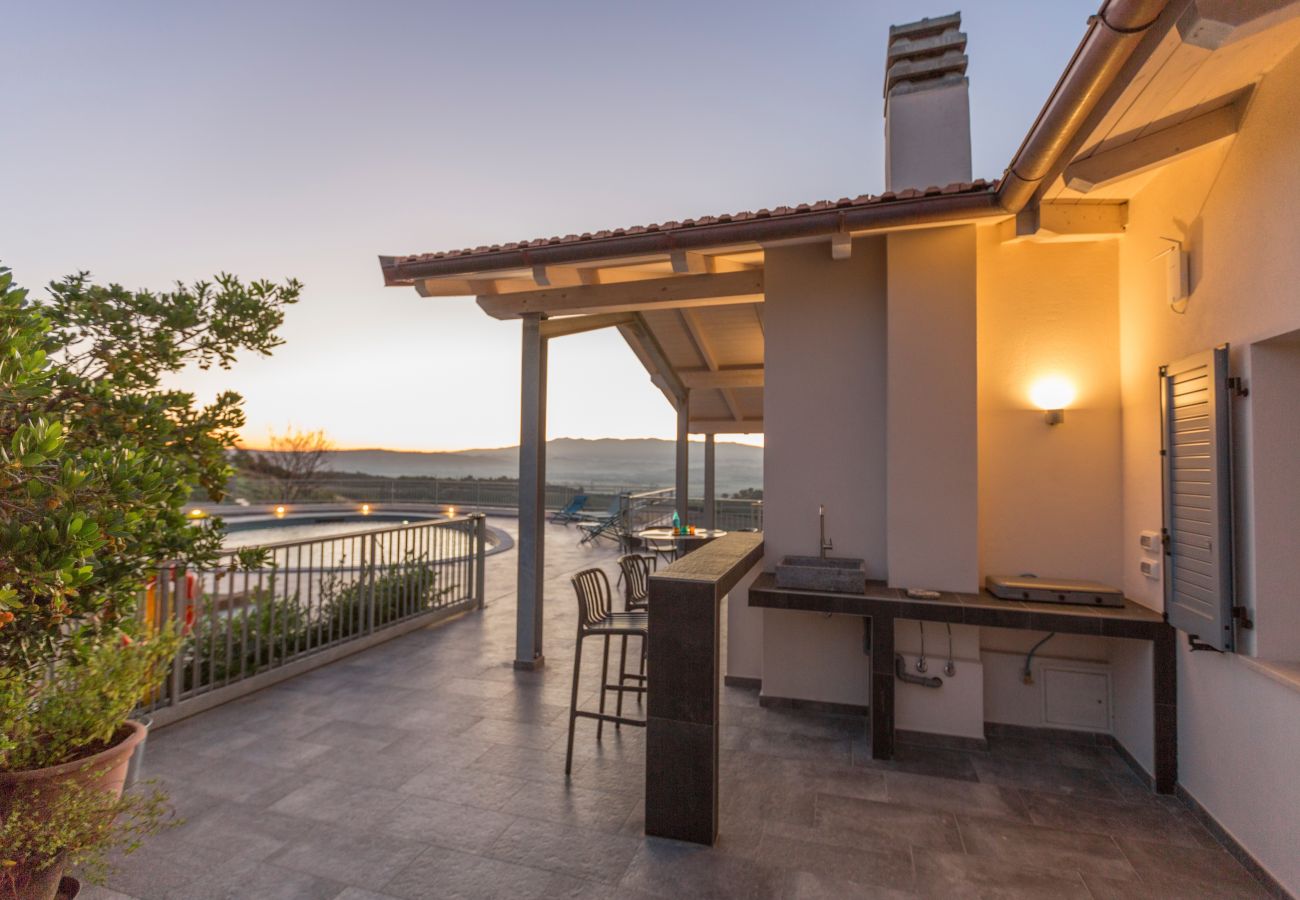 Villa in Campagnatico - AMORE RENTALS - Villa Ambretta with Private Swimming Pool, Garden and Barbecue