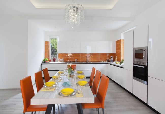Villa in Nerano - AMORE RENTALS - Villa Iside with Private Pool, Sea View, Jacuzzi and Parking Villa in Nerano - AMORE RENTALS - Villa Iside with Private Pool, Sea View, Jacuzzi and Parking
