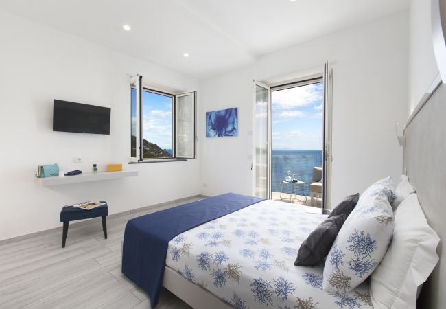 Villa in Nerano - AMORE RENTALS - Villa Iside with Private Pool, Sea View, Jacuzzi and Parking Villa in Nerano - AMORE RENTALS - Villa Iside with Private Pool, Sea View, Jacuzzi and Parking