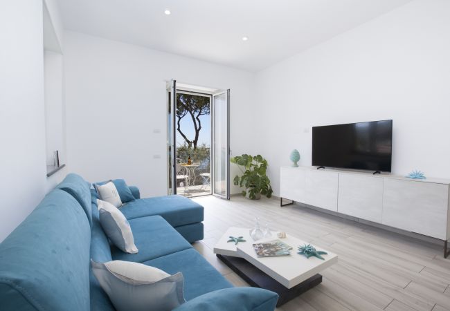 Villa in Nerano - AMORE RENTALS - Villa Iside with Private Pool, Sea View, Jacuzzi and Parking Villa in Nerano - AMORE RENTALS - Villa Iside with Private Pool, Sea View, Jacuzzi and Parking