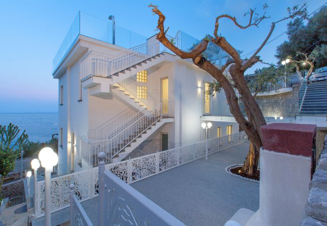 Villa in Nerano - AMORE RENTALS - Villa Iside with Private Pool, Sea View, Jacuzzi and Parking Villa in Nerano - AMORE RENTALS - Villa Iside with Private Pool, Sea View, Jacuzzi and Parking