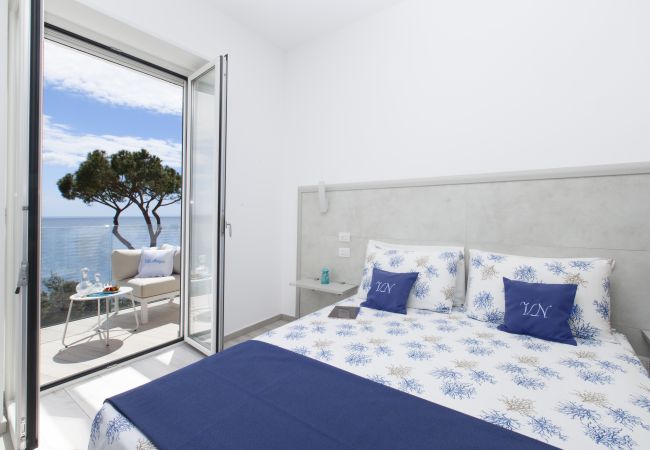 Villa in Nerano - AMORE RENTALS - Villa Neranyum with Private Pool, Sea View, Jacuzzi and Parking