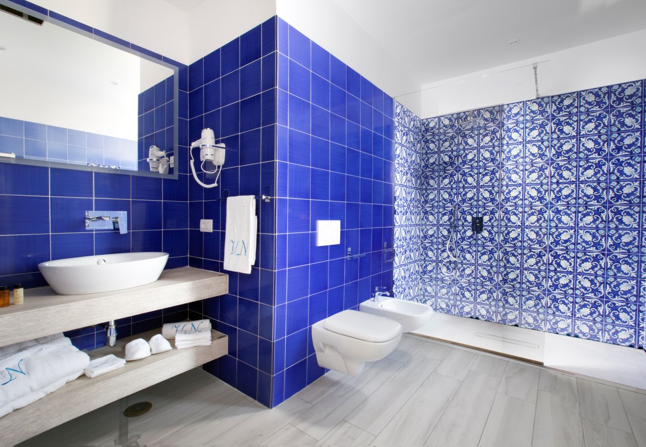 Villa in Nerano - AMORE RENTALS - Villa Iside with Private Pool, Sea View, Jacuzzi and Parking