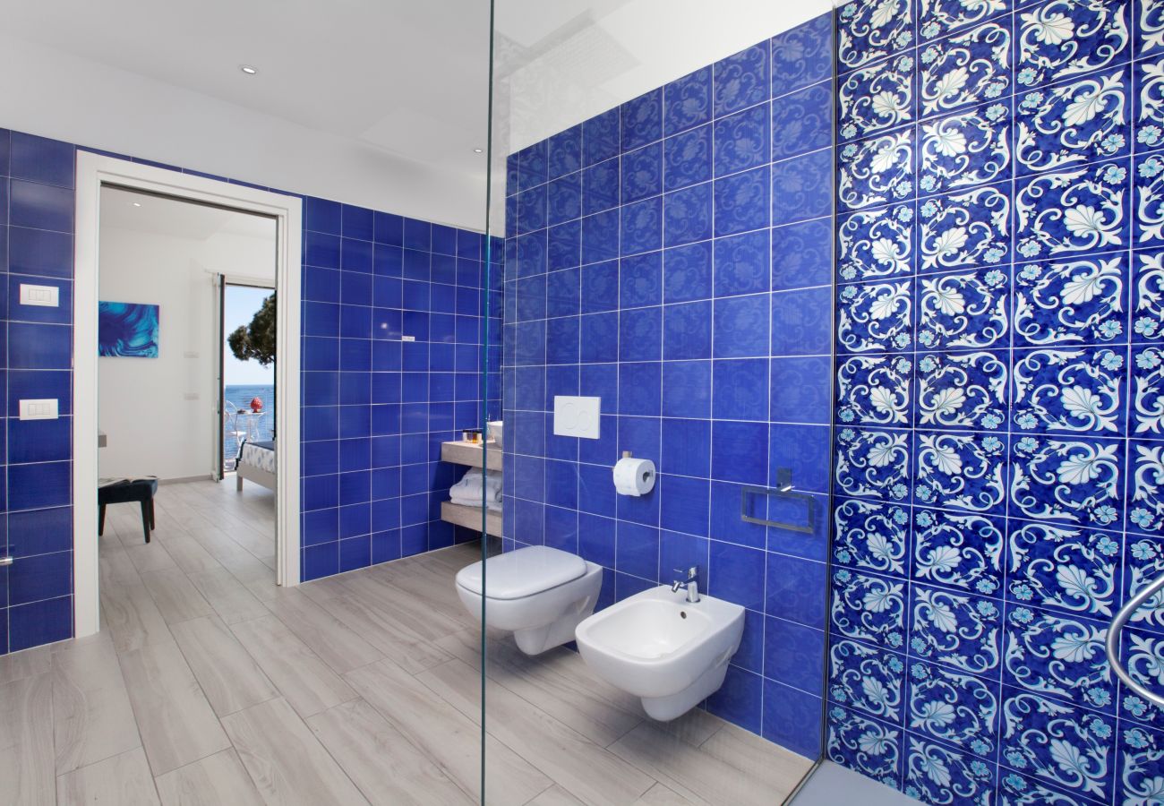 Villa in Nerano - AMORE RENTALS - Villa Iside with Private Pool, Sea View, Jacuzzi and Parking