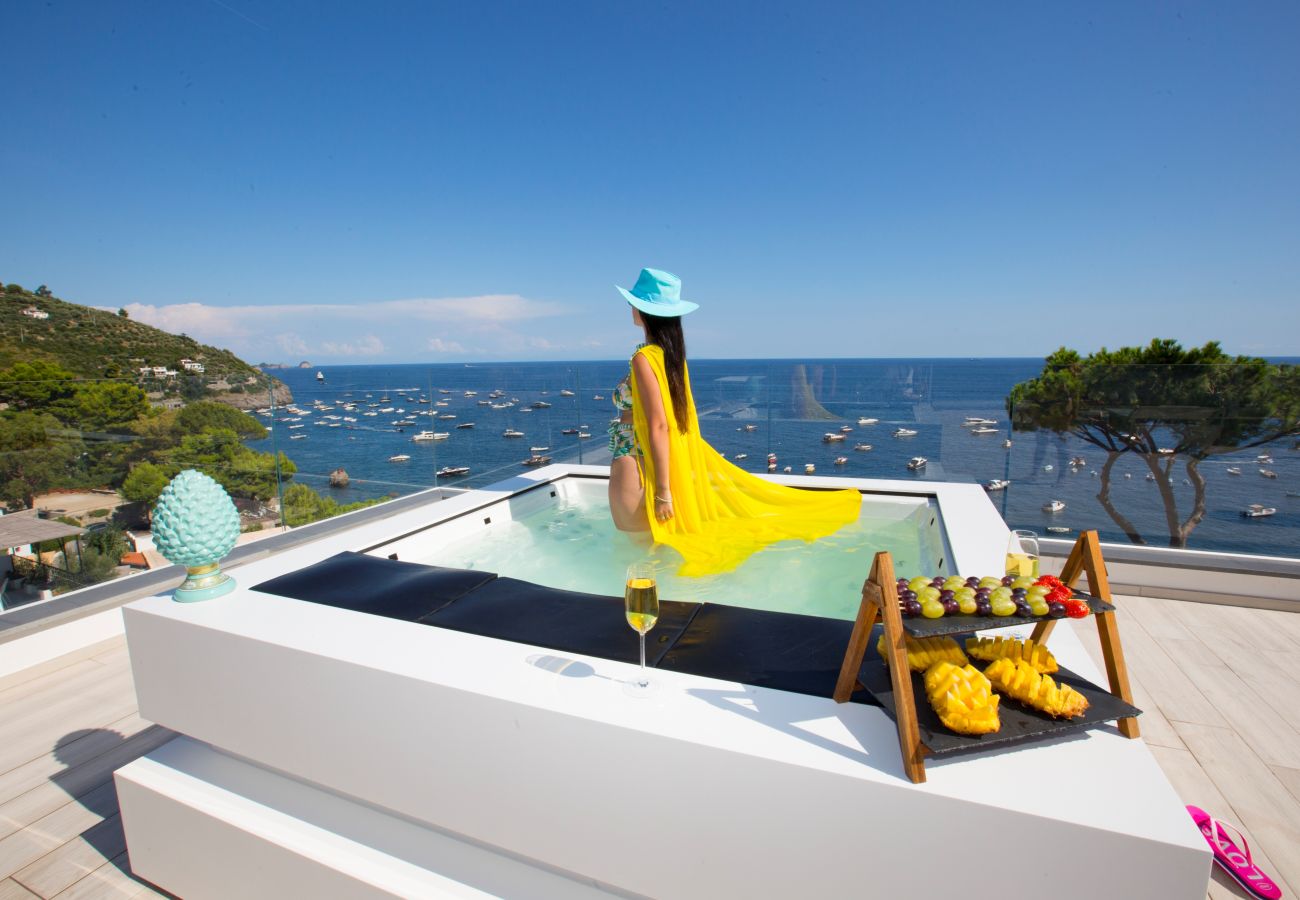 Villa in Nerano - AMORE RENTALS - Villa Iside with Private Pool, Sea View, Jacuzzi and Parking