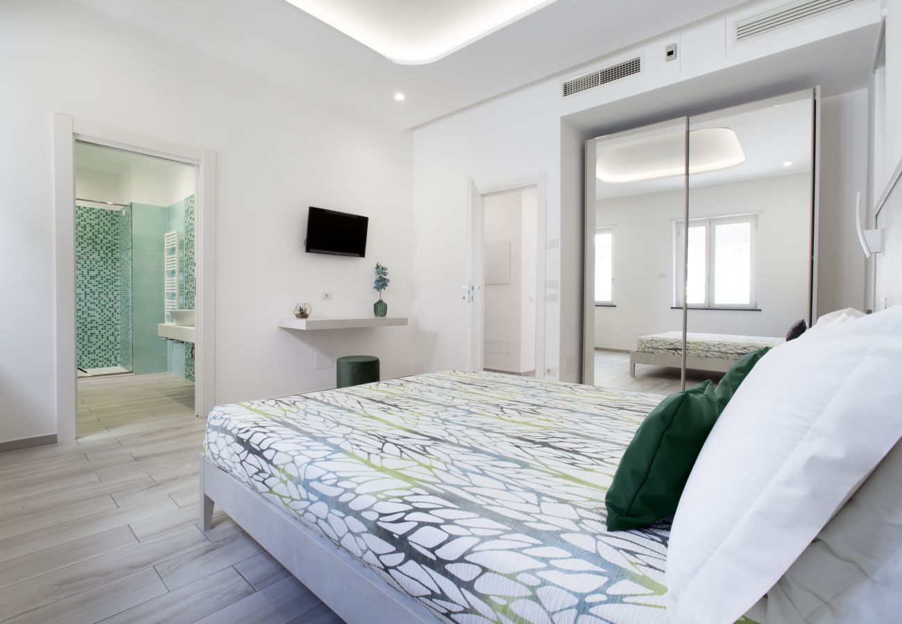 Villa in Nerano - AMORE RENTALS - Villa Iside with Private Pool, Sea View, Jacuzzi and Parking