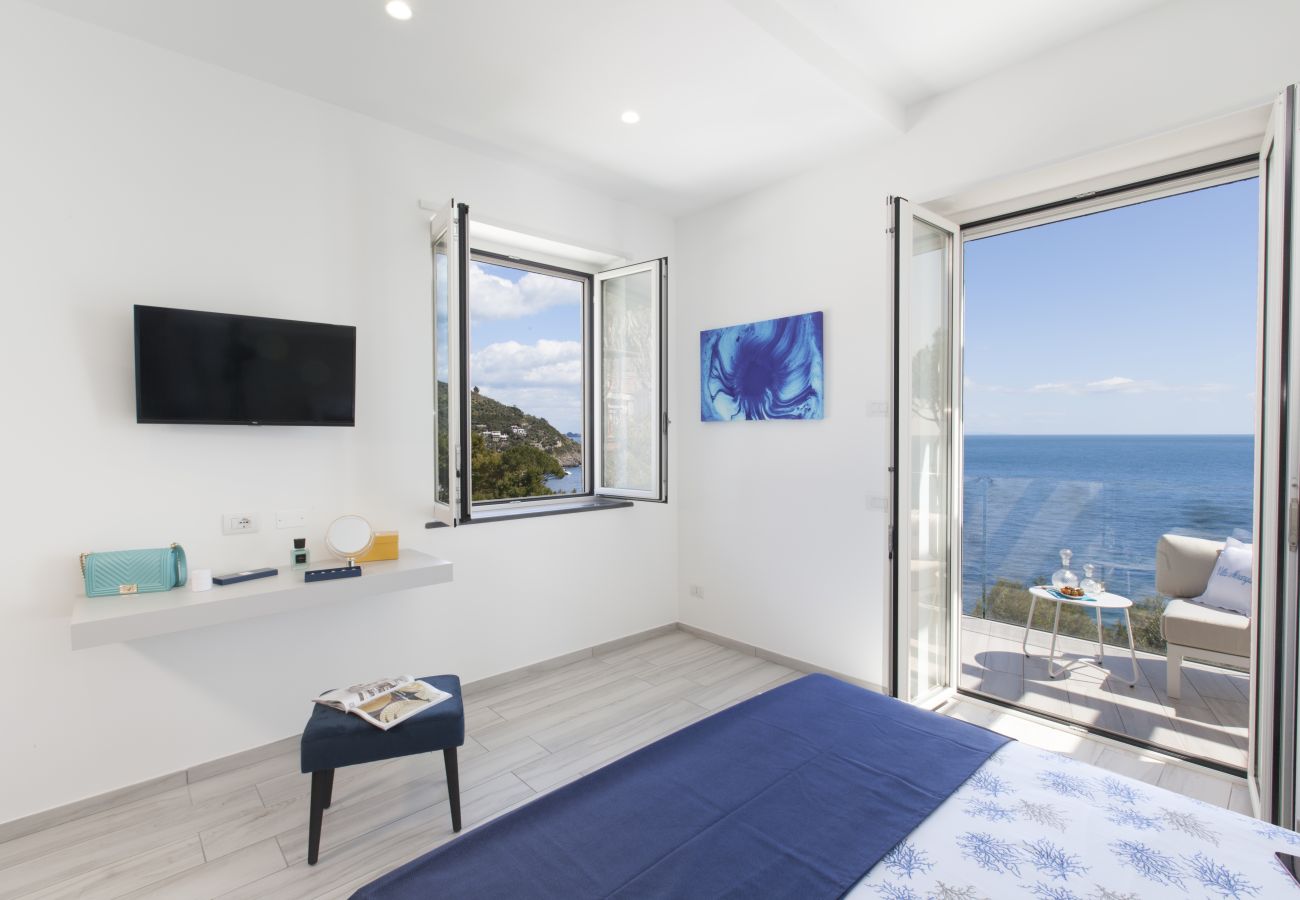 Villa in Nerano - AMORE RENTALS - Villa Iside with Private Pool, Sea View, Jacuzzi and Parking