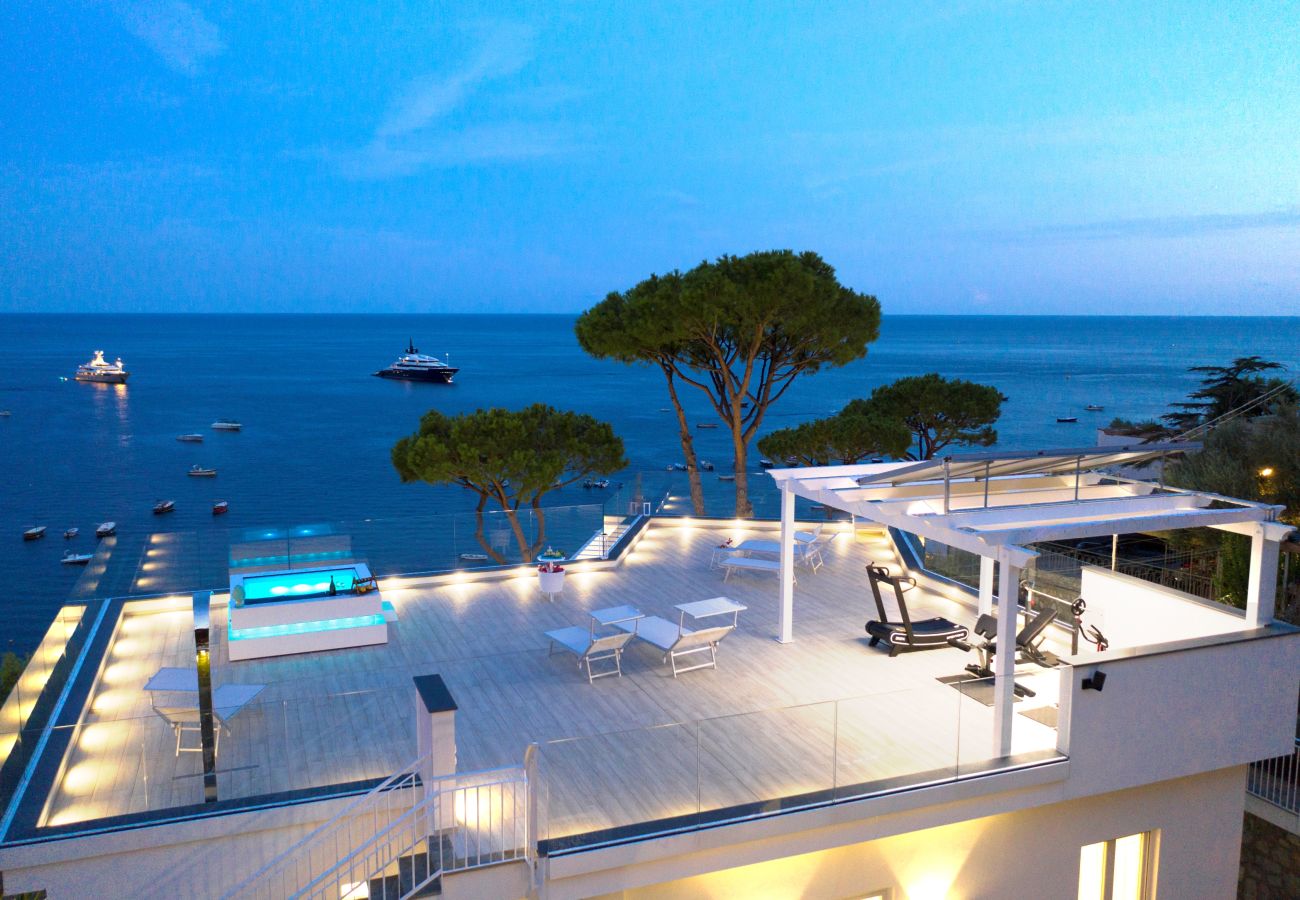 Villa in Nerano - AMORE RENTALS - Villa Iside with Private Pool, Sea View, Jacuzzi and Parking