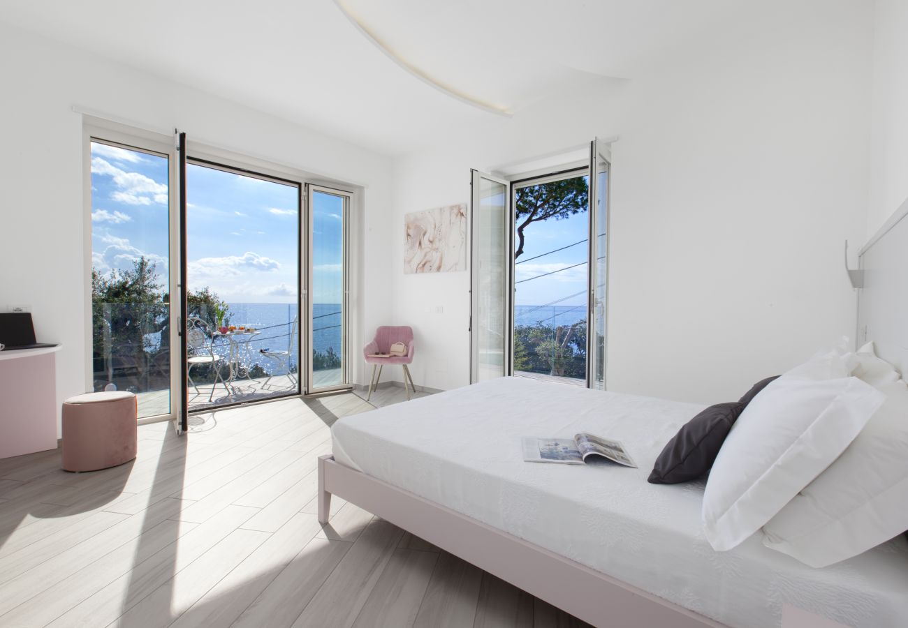 Villa in Nerano - AMORE RENTALS - Villa Iside with Private Pool, Sea View, Jacuzzi and Parking