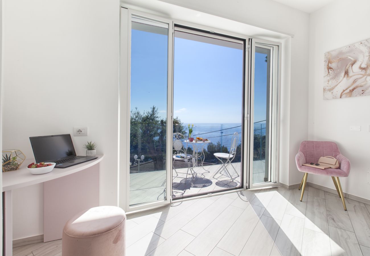 Villa in Nerano - AMORE RENTALS - Villa Iside with Private Pool, Sea View, Jacuzzi and Parking
