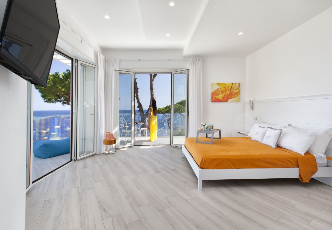Villa in Nerano - AMORE RENTALS - Villa Iside with Private Pool, Sea View, Jacuzzi and Parking