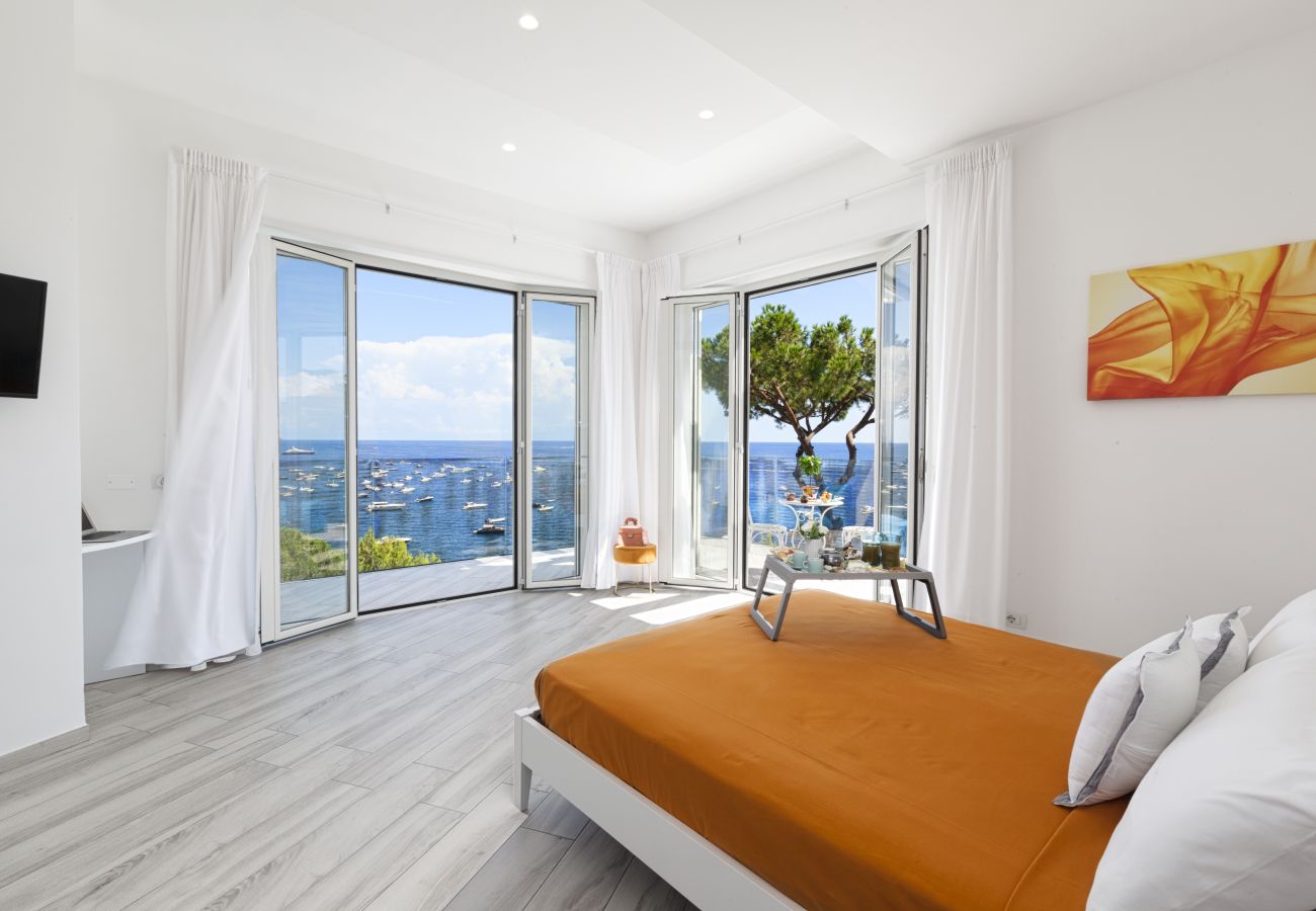 Villa in Nerano - AMORE RENTALS - Villa Iside with Private Pool, Sea View, Jacuzzi and Parking