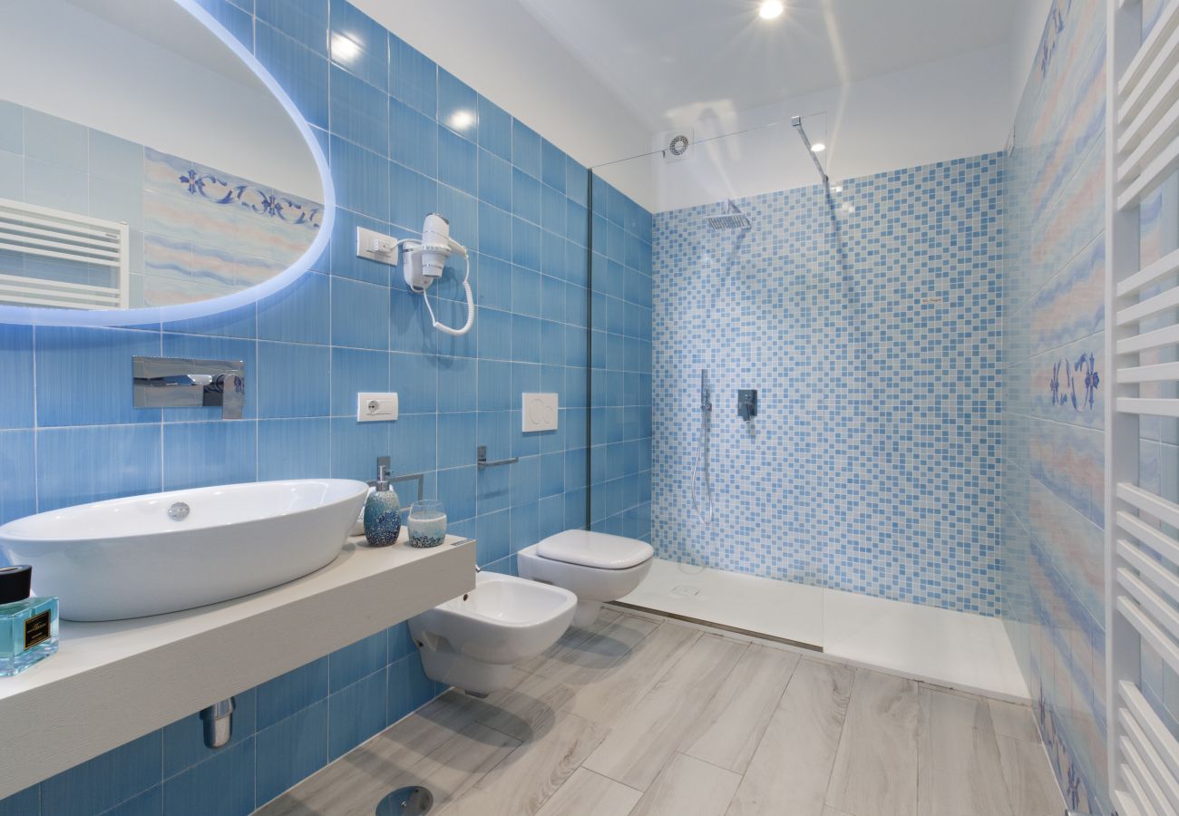 Villa in Nerano - AMORE RENTALS - Villa Iside with Private Pool, Sea View, Jacuzzi and Parking