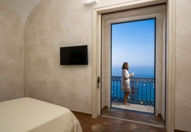 House in Positano - AMORE RENTALS - Casa Volte Alte with External Tub, Sea View and Terrace House in Positano - AMORE RENTALS - Casa Volte Alte with External Tub, Sea View and Terrace