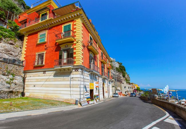 House in Positano - AMORE RENTALS - Casa Volte Alte with External Tub, Sea View and Terrace House in Positano - AMORE RENTALS - Casa Volte Alte with External Tub, Sea View and Terrace