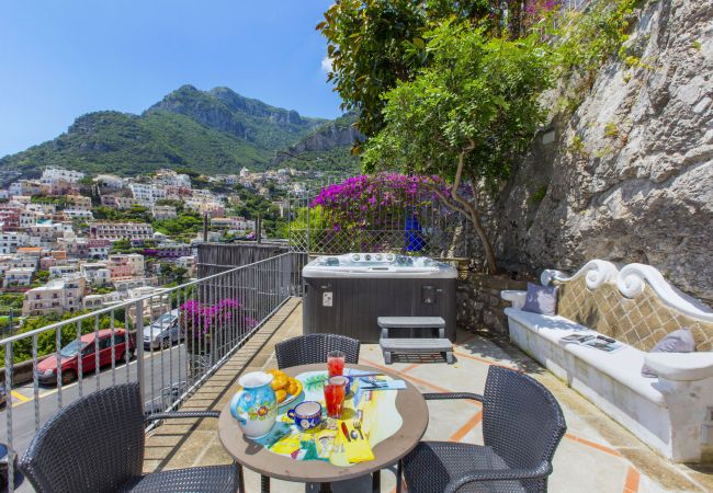 House in Positano - AMORE RENTALS - Casa Volte Alte with External Tub, Sea View and Terrace House in Positano - AMORE RENTALS - Casa Volte Alte with External Tub, Sea View and Terrace
