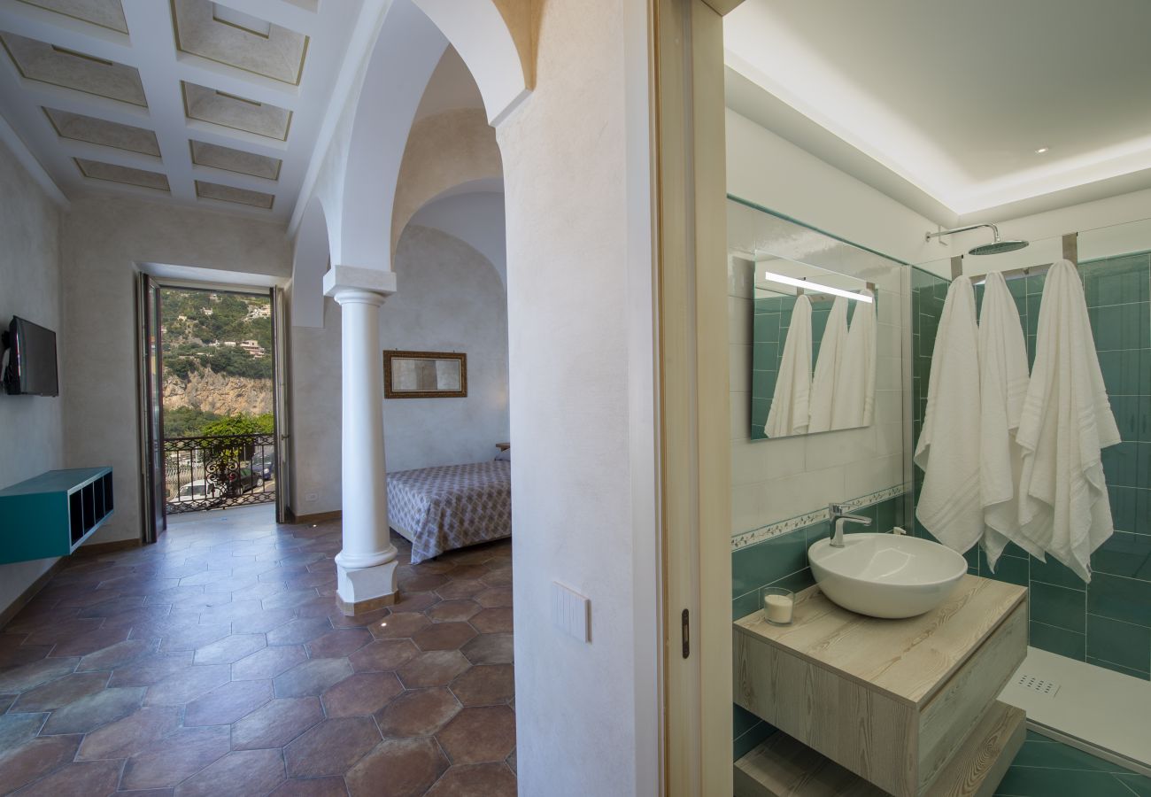 House in Positano - AMORE RENTALS - Casa Volte Alte with Hot Tub, Sea View and Terrace