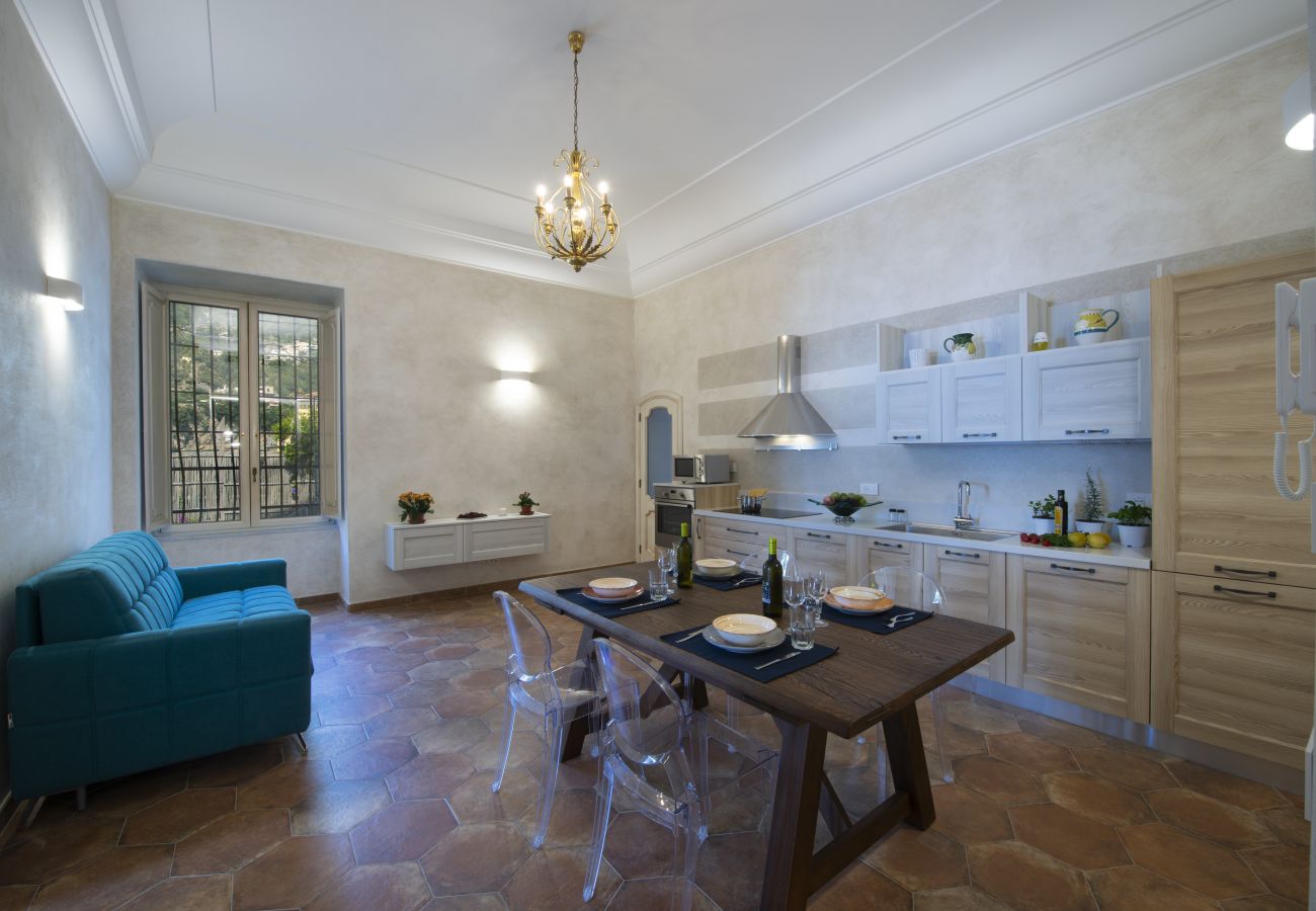 House in Positano - AMORE RENTALS - Casa Volte Alte with Hot Tub, Sea View and Terrace