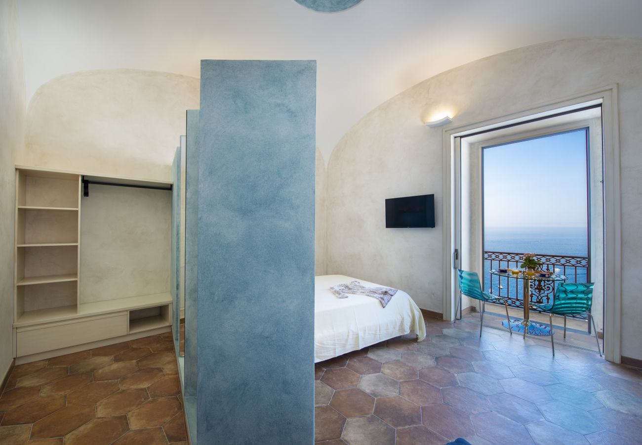 House in Positano - AMORE RENTALS - Casa Volte Alte with Hot Tub, Sea View and Terrace