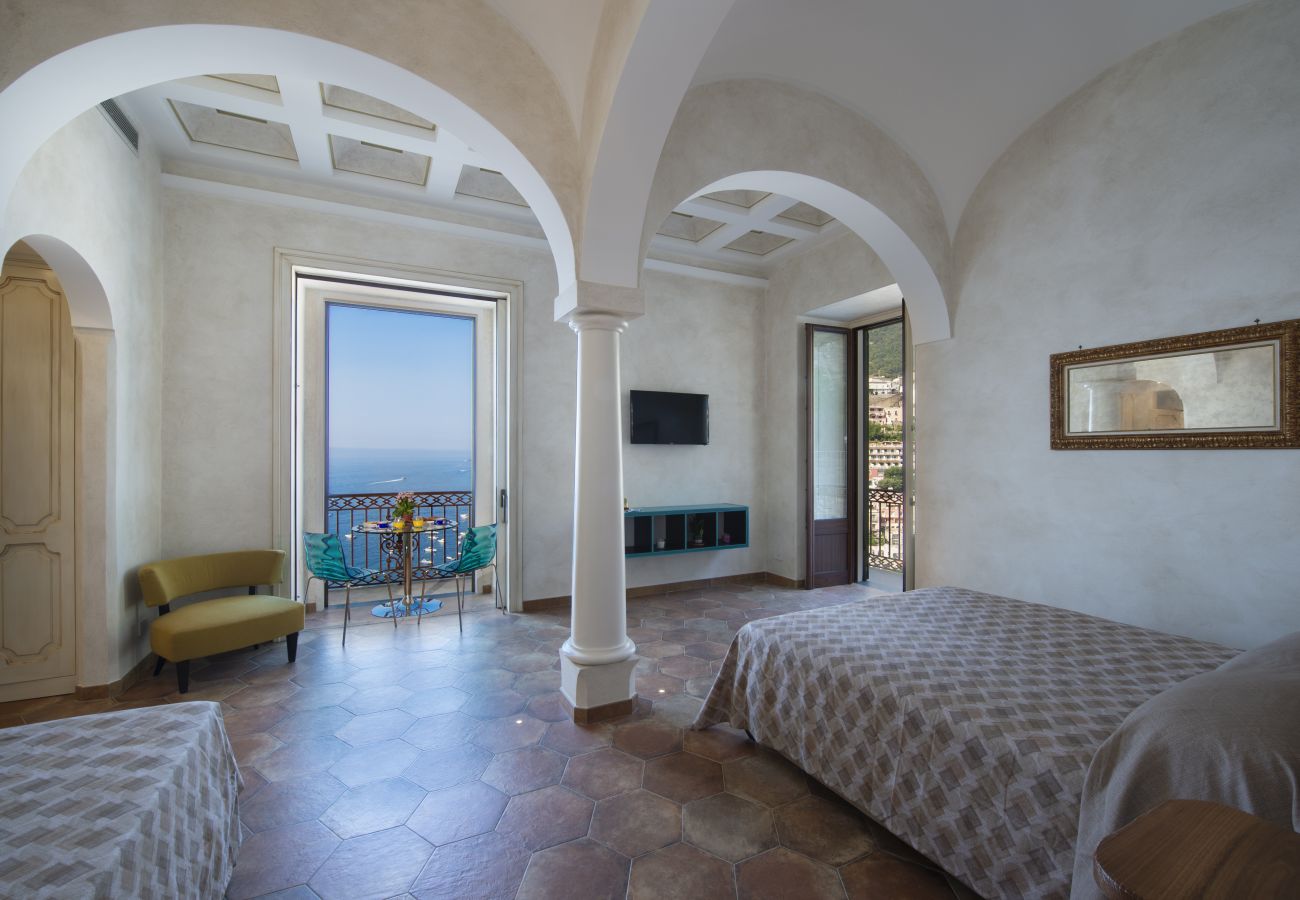 House in Positano - AMORE RENTALS - Casa Volte Alte with Hot Tub, Sea View and Terrace