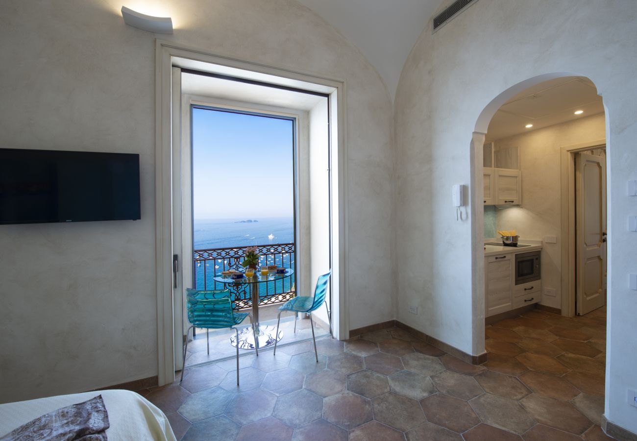 House in Positano - AMORE RENTALS - Casa Volte Alte with Hot Tub, Sea View and Terrace