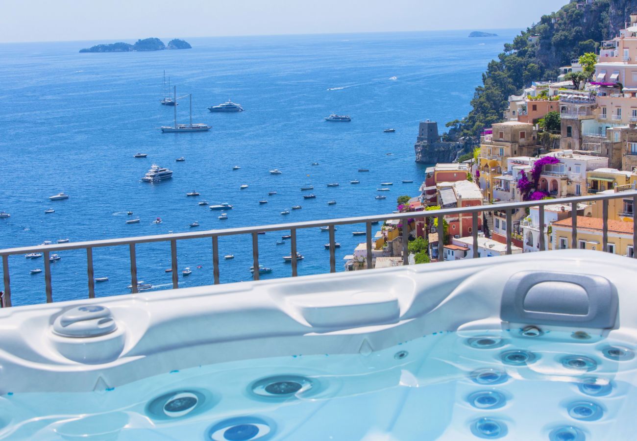 House in Positano - AMORE RENTALS - Casa Volte Alte with Hot Tub, Sea View and Terrace