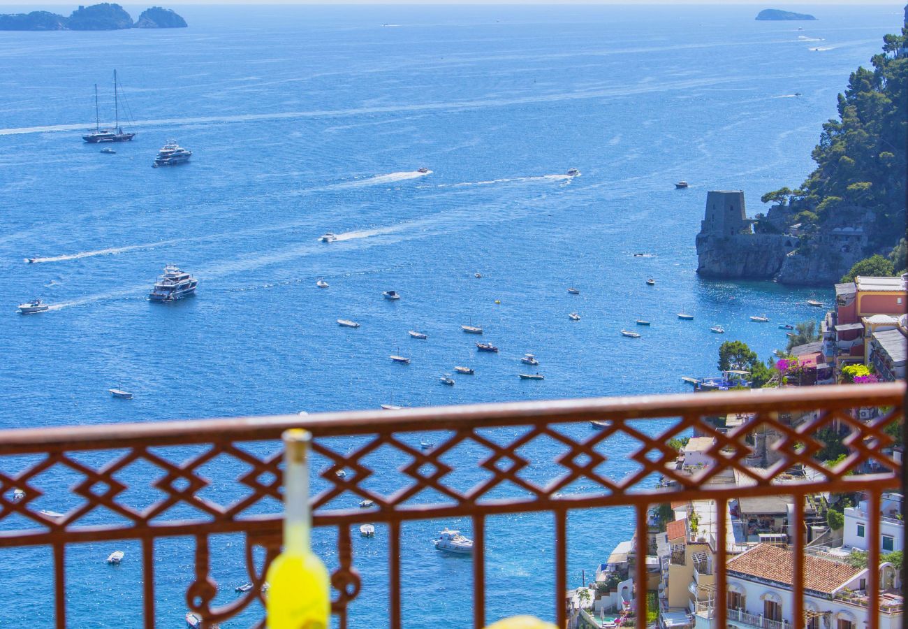 House in Positano - AMORE RENTALS - Casa Volte Alte with Hot Tub, Sea View and Terrace