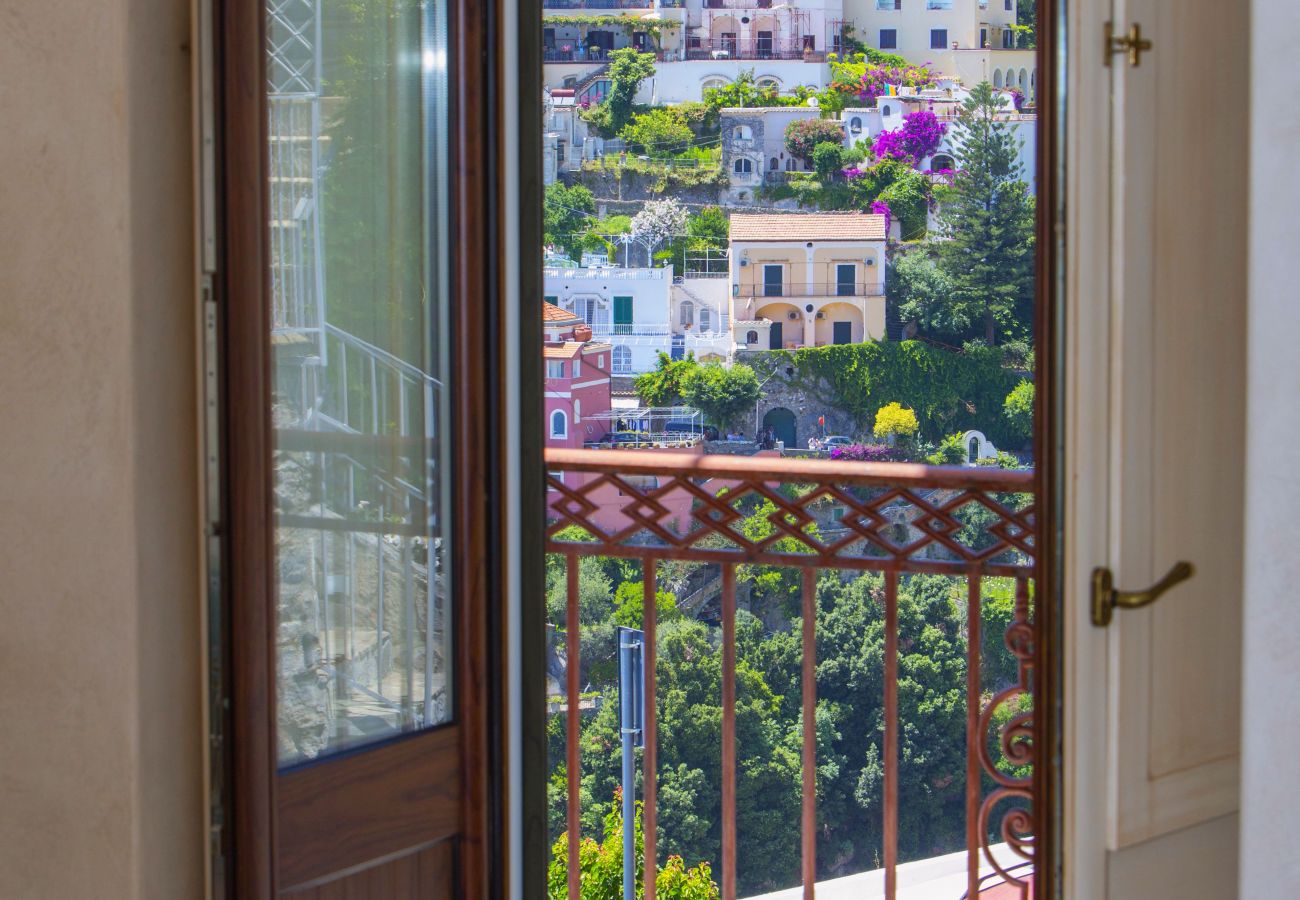 House in Positano - AMORE RENTALS - Casa Volte Alte with Hot Tub, Sea View and Terrace