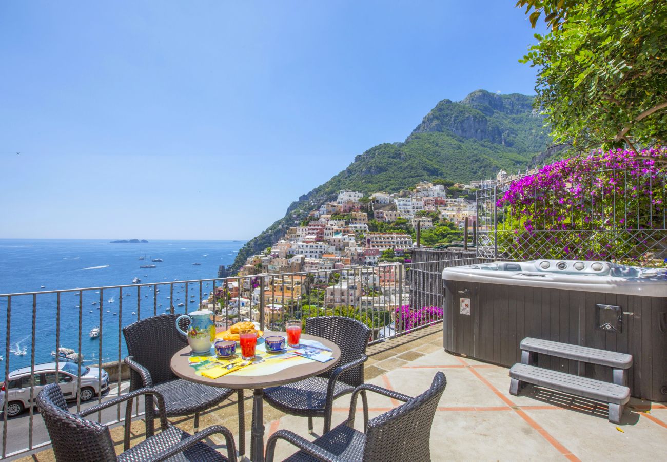 House in Positano - AMORE RENTALS - Casa Volte Alte with Hot Tub, Sea View and Terrace