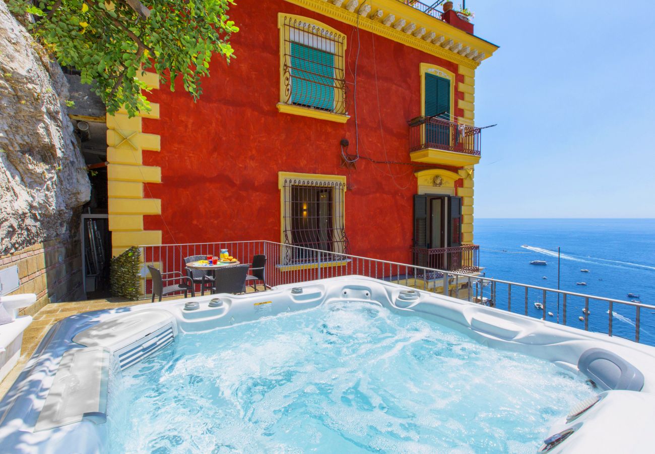 House in Positano - AMORE RENTALS - Casa Volte Alte with Hot Tub, Sea View and Terrace