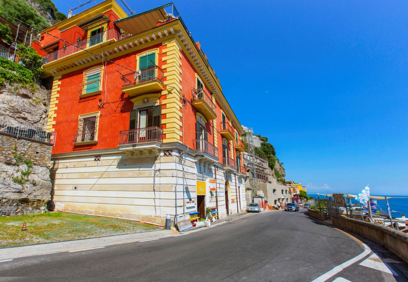 House in Positano - AMORE RENTALS - Casa Volte Alte with Hot Tub, Sea View and Terrace