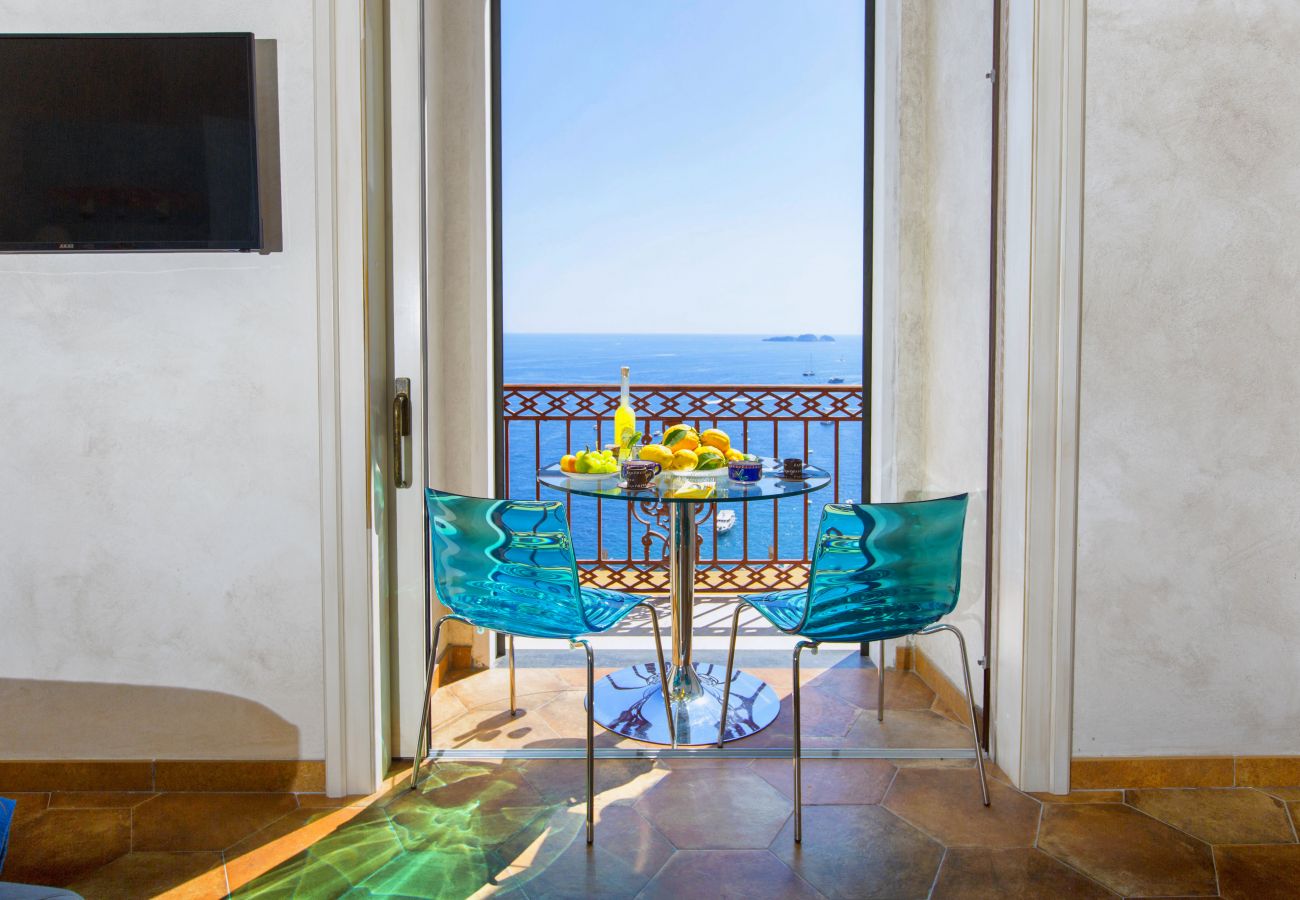 House in Positano - AMORE RENTALS - Casa Volte Alte with Hot Tub, Sea View and Terrace