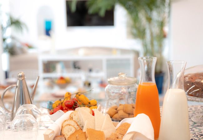 Villa in Praiano - AMORE RENTALS - Villa Mare Blu with Internal Heated Pool, Sea View and Breakfast Villa in Praiano - AMORE RENTALS - Villa Mare Blu with Internal Heated Pool, Sea View and Breakfast