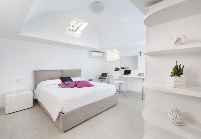 House in Positano - AMORE RENTALS - Casa Paradisea with Sea View Terraces  House in Positano - AMORE RENTALS - Casa Paradisea with Sea View Terraces