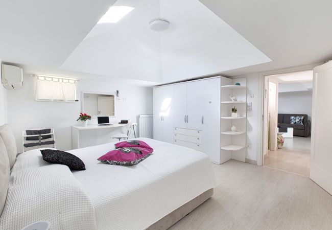 House in Positano - AMORE RENTALS - Casa Paradisea with Sea View Terraces  House in Positano - AMORE RENTALS - Casa Paradisea with Sea View Terraces
