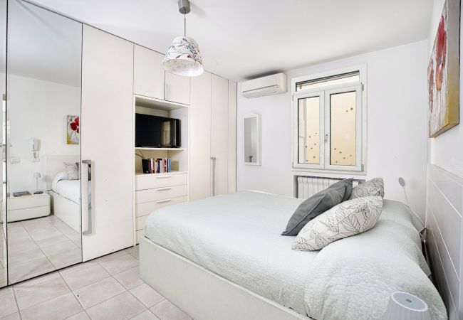 House in Positano - AMORE RENTALS - Casa Paradisea with Sea View Terraces  House in Positano - AMORE RENTALS - Casa Paradisea with Sea View Terraces
