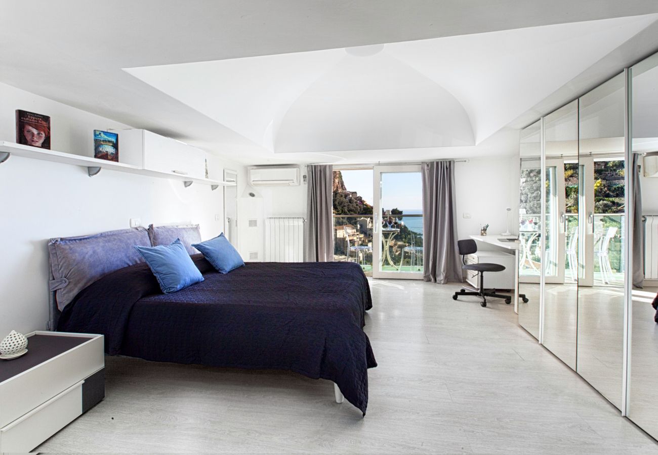 House in Positano - AMORE RENTALS - Casa Paradisea with Sea View Terraces 
