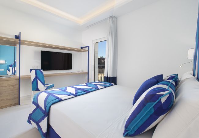 Apartment in Sorrento - AMORE RENTALS - Appartamento Luis 2.11 with Air Conditioning Apartment in Sorrento - AMORE RENTALS - Appartamento Luis 2.11 with Air Conditioning