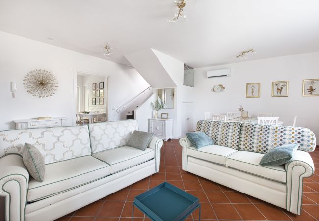 Villa in Massa Lubrense - AMORE RENTALS - Resort Ravenna - Villa Dama with Hot Tub, Shared Swimming Pool, Ideal for Events Villa in Massa Lubrense - AMORE RENTALS - Resort Ravenna - Villa Dama with Hot Tub, Shared Swimming Pool, Ideal for Events