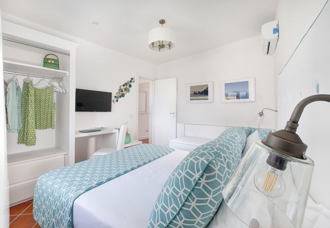 Villa in Massa Lubrense - AMORE RENTALS - Resort Ravenna - Villa Dama with Hot Tub, Shared Swimming Pool, Ideal for Events Villa in Massa Lubrense - AMORE RENTALS - Resort Ravenna - Villa Dama with Hot Tub, Shared Swimming Pool, Ideal for Events